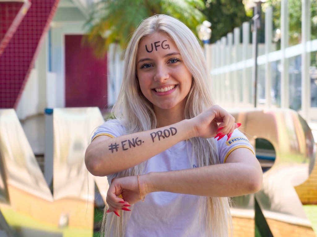 Júlia, aprovada em Engenharia de Produção na UFG